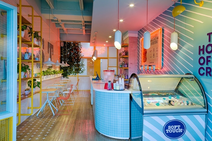 非常時(shí)尚的小型酸奶冰淇淋門(mén)店裝修效果圖